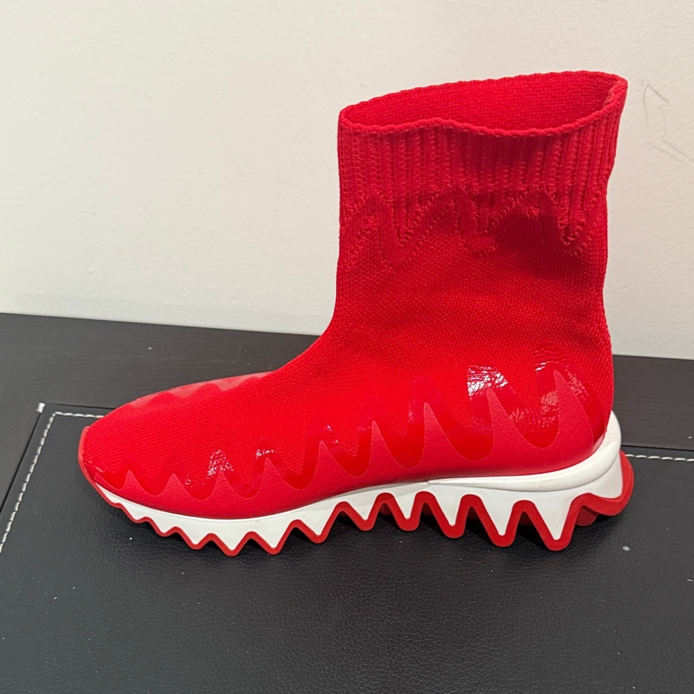 Red Kids Shoes with Wavy Sole - Picture 4 of 4